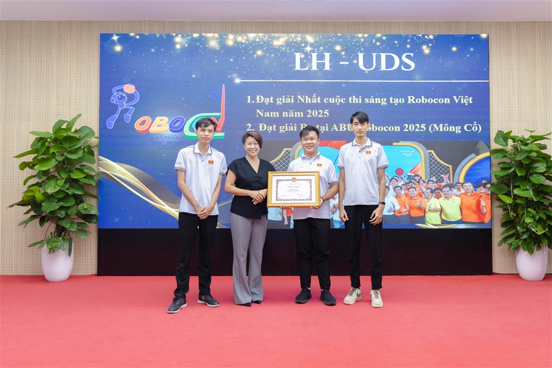 LHU vinh danh các tập thể, cá nhân xuất sắc trong công tác đào tạo 