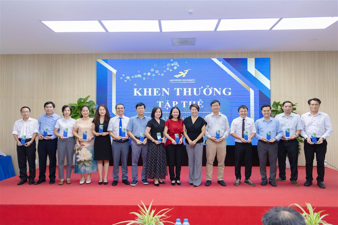 LHU vinh danh các tập thể, cá nhân xuất sắc trong công tác đào tạo 